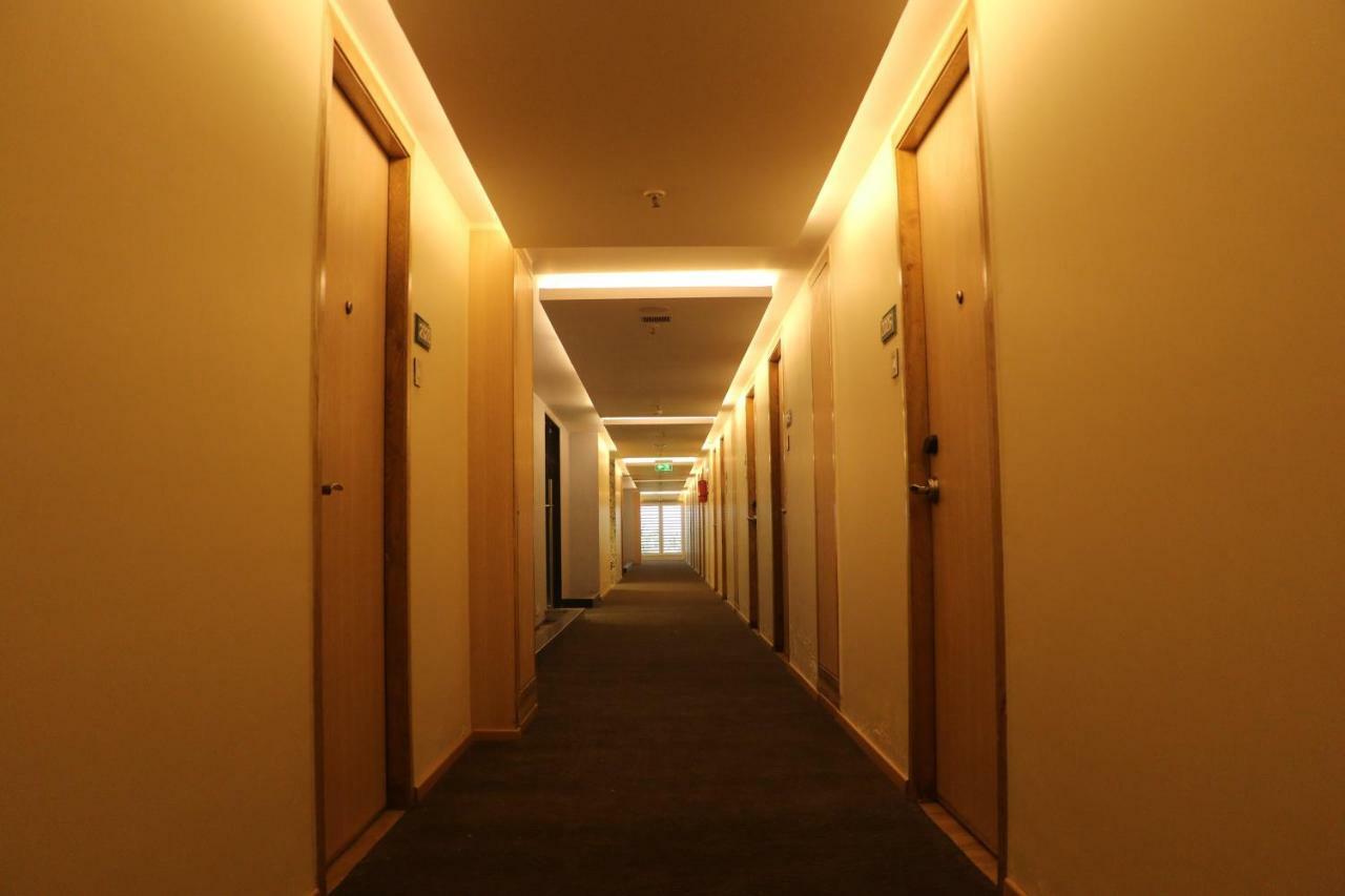 Regenta Central Harsha Vapi Pardi Екстер'єр фото